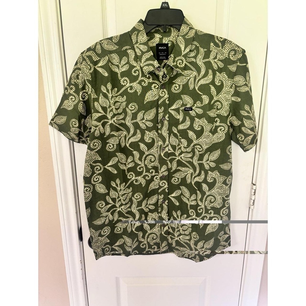 RVCA Floral Short Sleeve Camp Shirt M NWT Outdoor Fishing Button Up Hawaiian